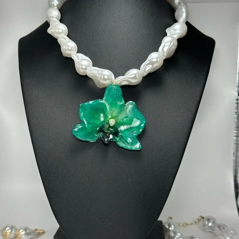 Collares de orquídeas  naturales.