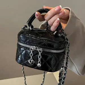 Mini Cute Women Everyday Handbag, Fashion Solid Color Embroidered Rhombic Crossbody Bag Coin Purse with Heart Decoration Y2k Shouldr Bag Woman Purse Work Bag Suitable for Holding Cards and Keys Suitable for Daily Use, Shopping and Travel