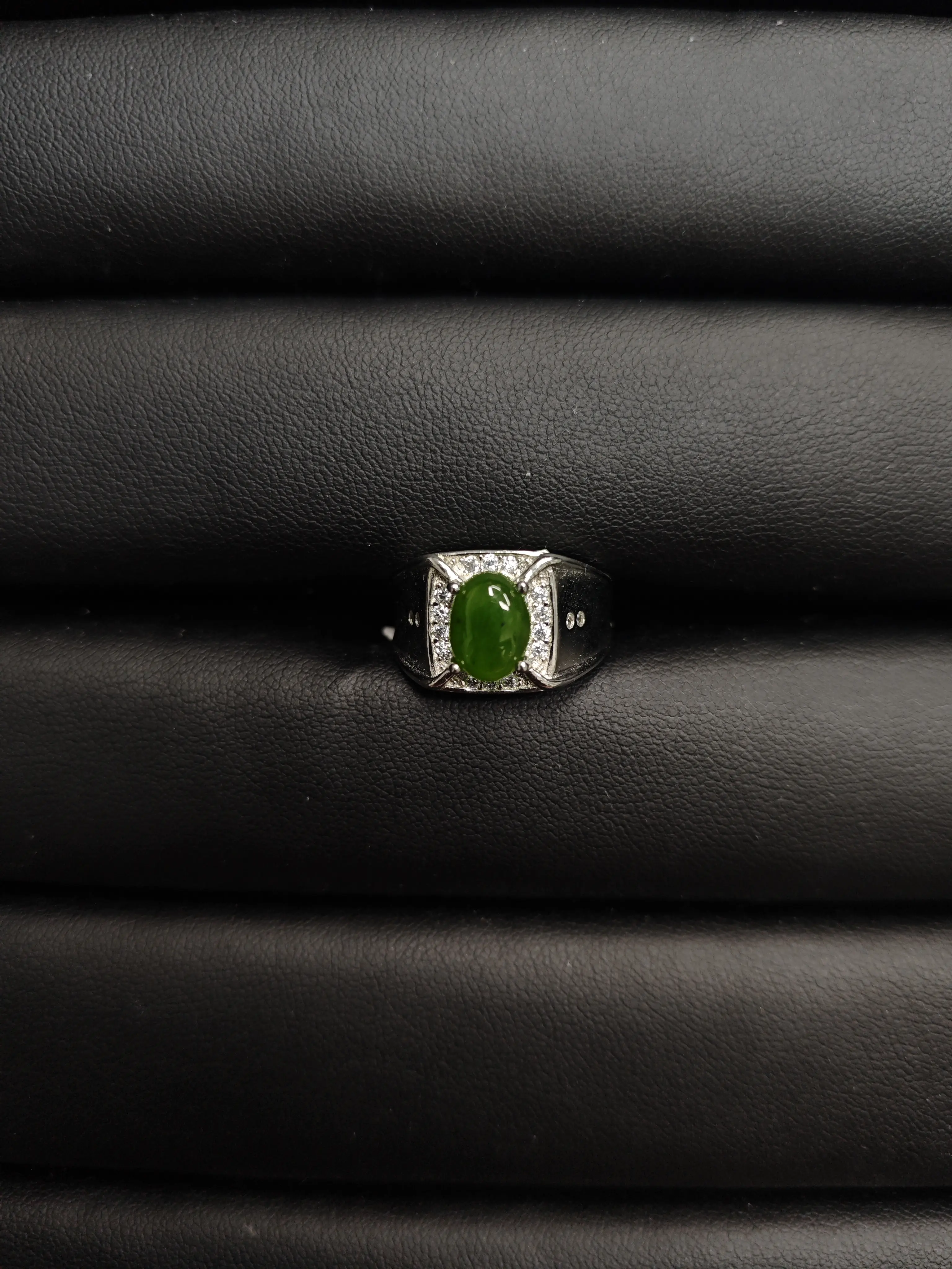 Raya(8648)gc.Emerald Elegance Ring - Oval Green Gemstone with Diamond Halo & Side Stones