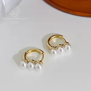 E42-Cat's Paw White Freshwater Pearls Hoop Earring Gold Plated Silver Fitting with 6 Round White Pearls Simple Chic Design for Everyday