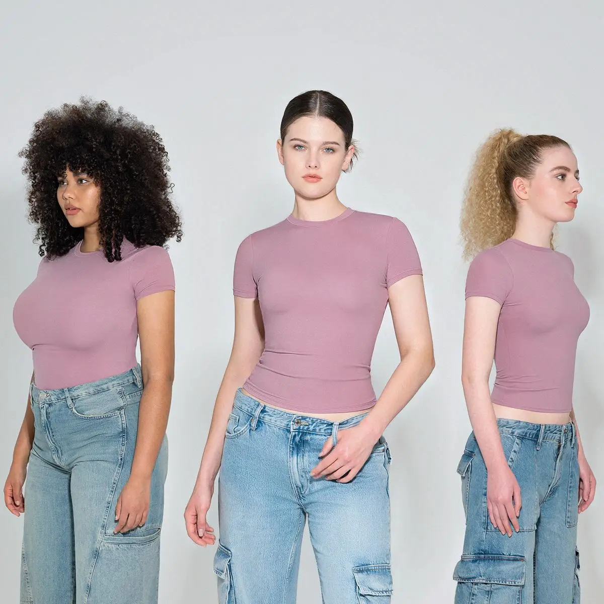 PUMIEY Women's Crew Neck T-Shirt - Summer Casual Slim-Fitting Soft Fabric Top Minimalist Round Neck Short Sleeve Tshirt for Ladies