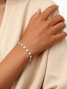 1 Exquisite and Elegant Silver Butterfly Bracelet, A Versatile Instagram Style Accessory for Women, Stackable Bracelets, Stainless Steel Bracelet