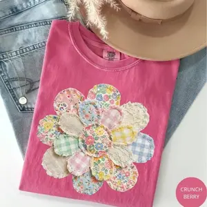 (Print) Comfort Colors Faux Quilted Patchwork Daisy T-Shirt, Floral Graphic Tee, Vintage Aesthetic Flower Top Cottagecore Patchwork Shirt