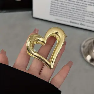 1pc of Metal Heart-Shaped Hair Clip for Women, New Style, Half-Up Ponytail Holder for Securing The Back of The Head