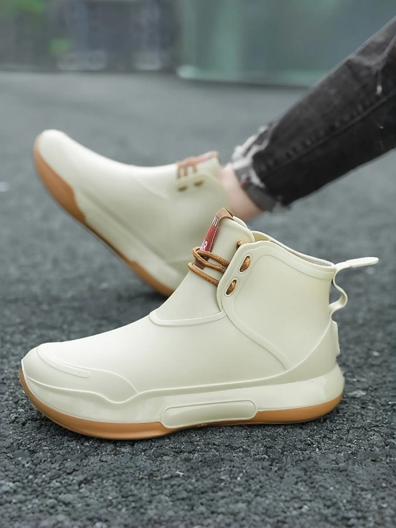 1 Pair of Unisex Casual Rain Boots: One-Piece Waterproof Upper, Anti-Slip & Wear-Resistant Outsole, Outdoor Practical Style, Ideal for Men's Daily Commute in Rainy Season, Rain Shoes