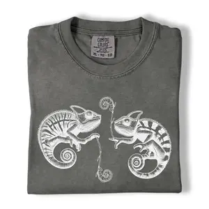 Comfort Colors Chameleon Shirt, Vintage Reptile Line Art Graphic Tee, Chameleon Lover T-Shirt, Gift for Reptile Mom Dad & Herpetology Fans