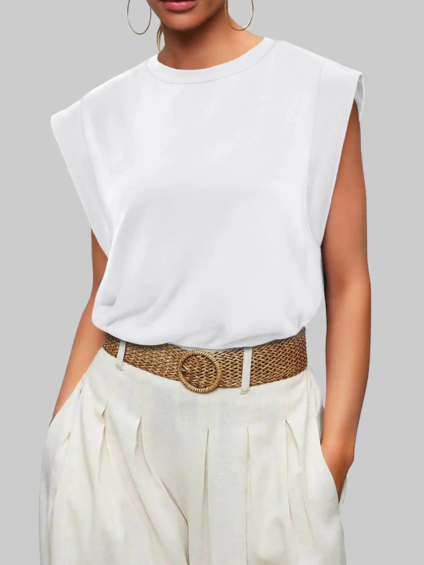 A women's fashionable French casual style sleeveless top with a new design sense of niche loose T-shirt vest, suitable for summer, light business meetings, weekend outings, picnics, afternoon tea, cafes, and light sports Clothing