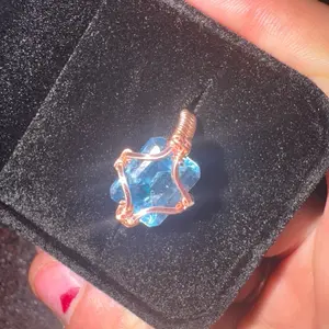 Swiss Blue Topaz 4.30 ct Handmade Wire Wrapped Ring Square Design with Unique Rose Gold Accents