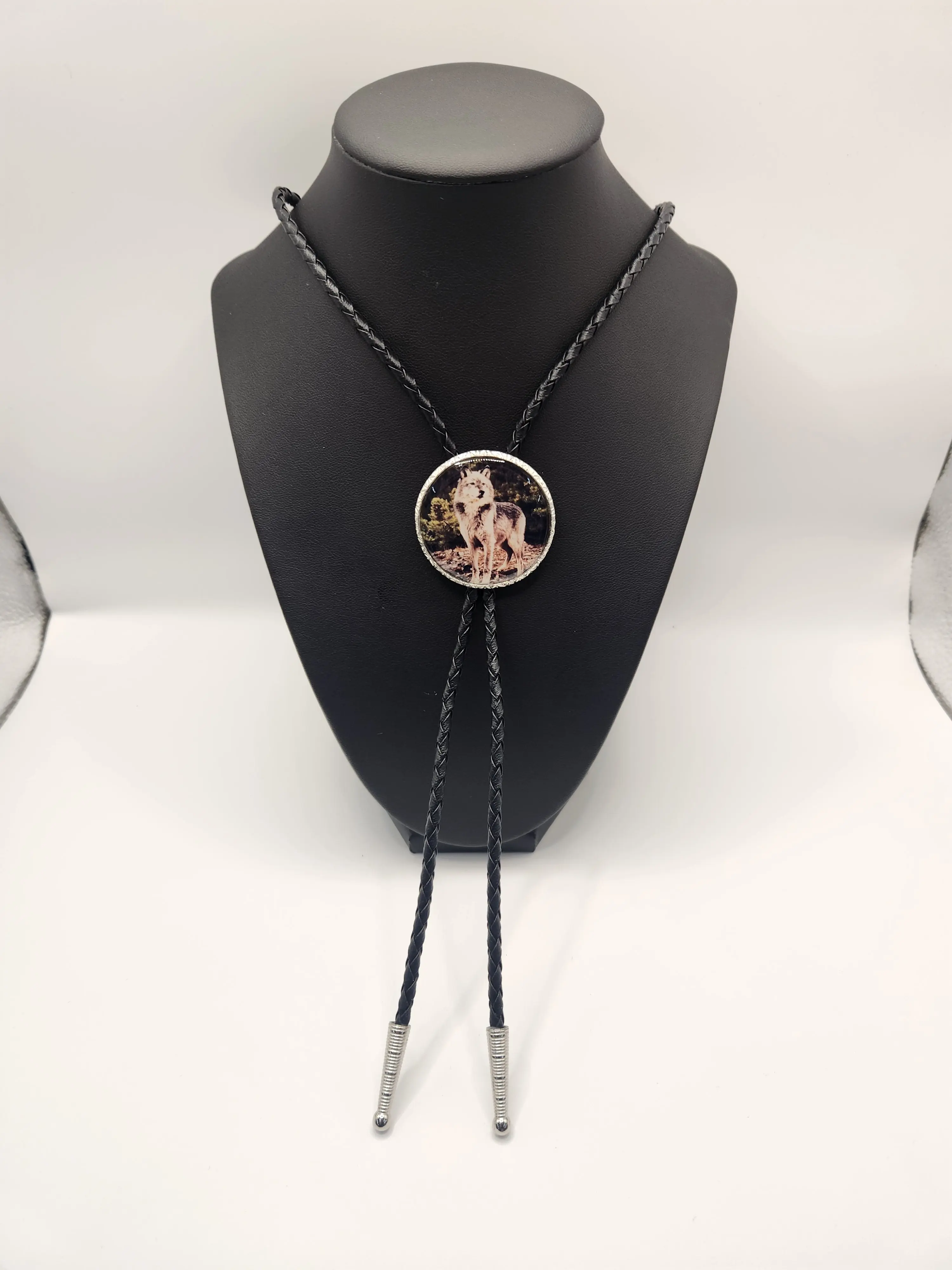 Westwen Express Standing Wolf Bolo Tie