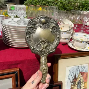 Vintage hand held mirror in brass/metal floral design. Princess mirror. Vanity decoration Makeup Cosmetic