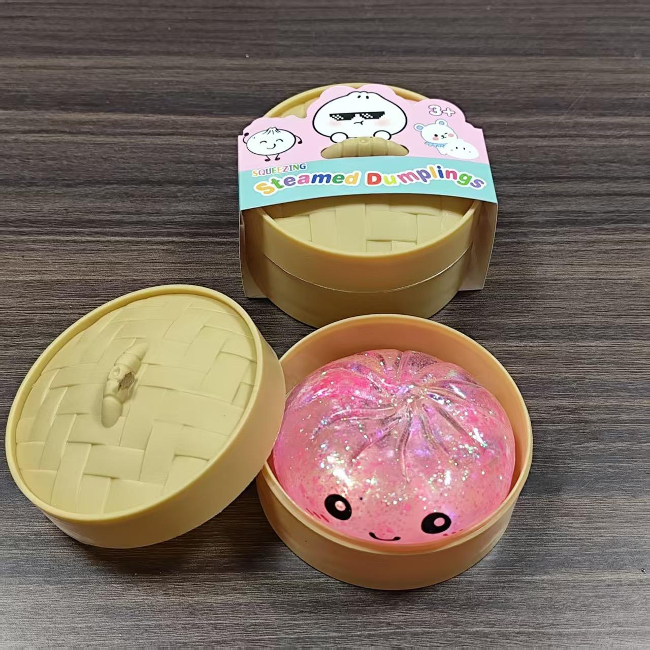 Glitter Smiling Dumpling Squishy with Steamer Box – Maltose Texture Soft TPR Fidget Toy for Kids & Adults, Cute Emoji Squeeze Ball, Ideal for Stress Relief & Gifting