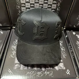 Dandy Hats King Of Kings With Box 100% Authentic Chip NFC