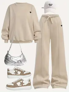 Girls' Two-Piece Heart-Embroidered Tracksuit Set, Loose Sweatshirt and Wide-Leg Pants, Comfortable and Stylish
