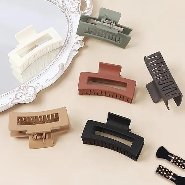 Women's hair clip, medium-sized claw clip suitable for all hair thicknesses, strong hold with a matte surface
