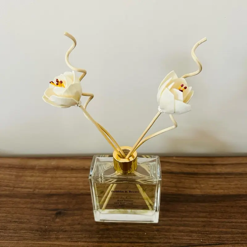 Custom Scent 6oz Reed Diffuser with Elegant White Flower Design and Gold Accents for Home Aromatherapy