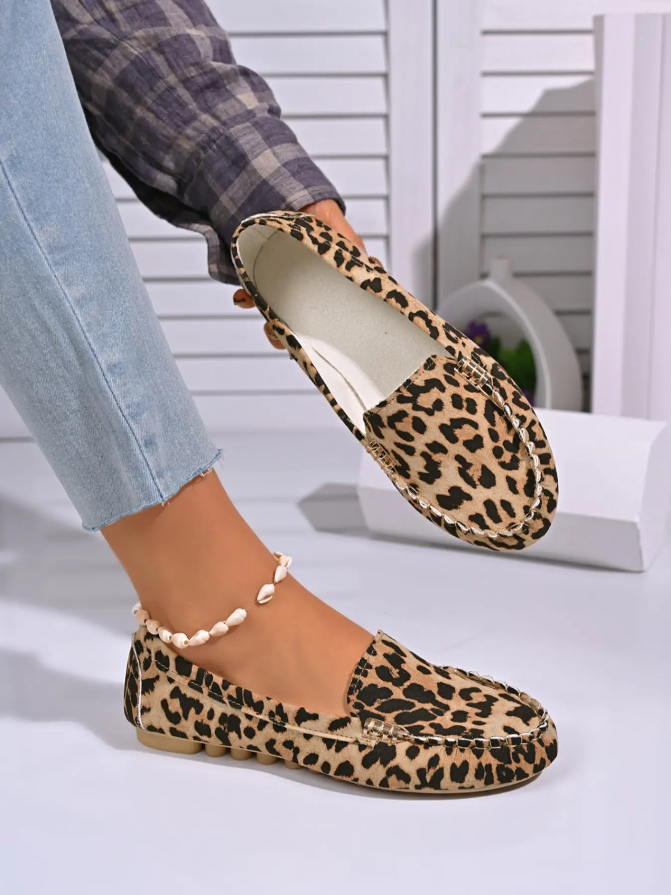 Women's Leopard Print Slip-On Round Toe Loafers, Metal Buckle Design, Soft Sole Casual Shoes, Slip Ins Shoes for All Seasons, Versatile Single Color Footwear, Soft Sole Flats