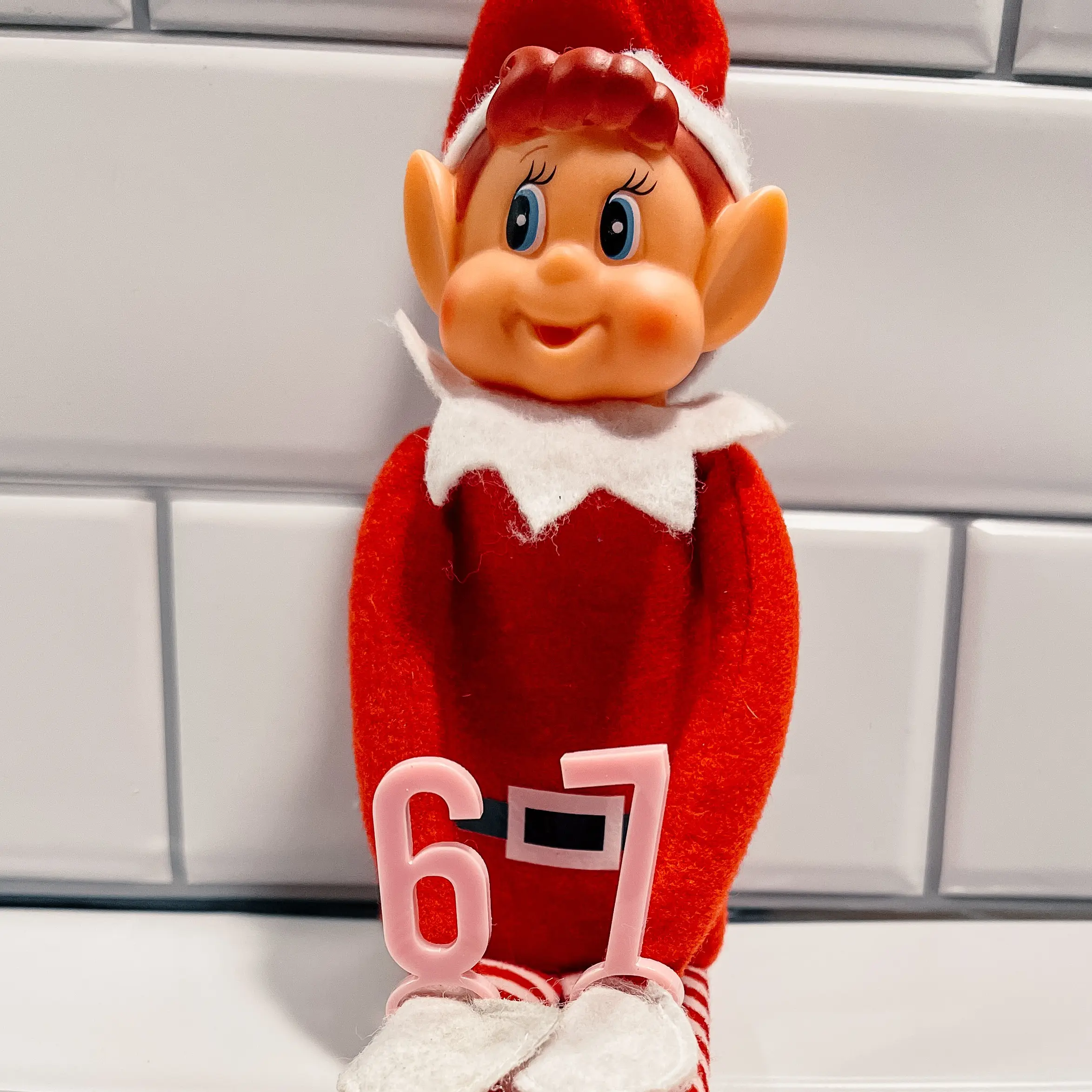 6 7 Christmas elf handheld prop