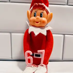6 7 Christmas elf handheld prop