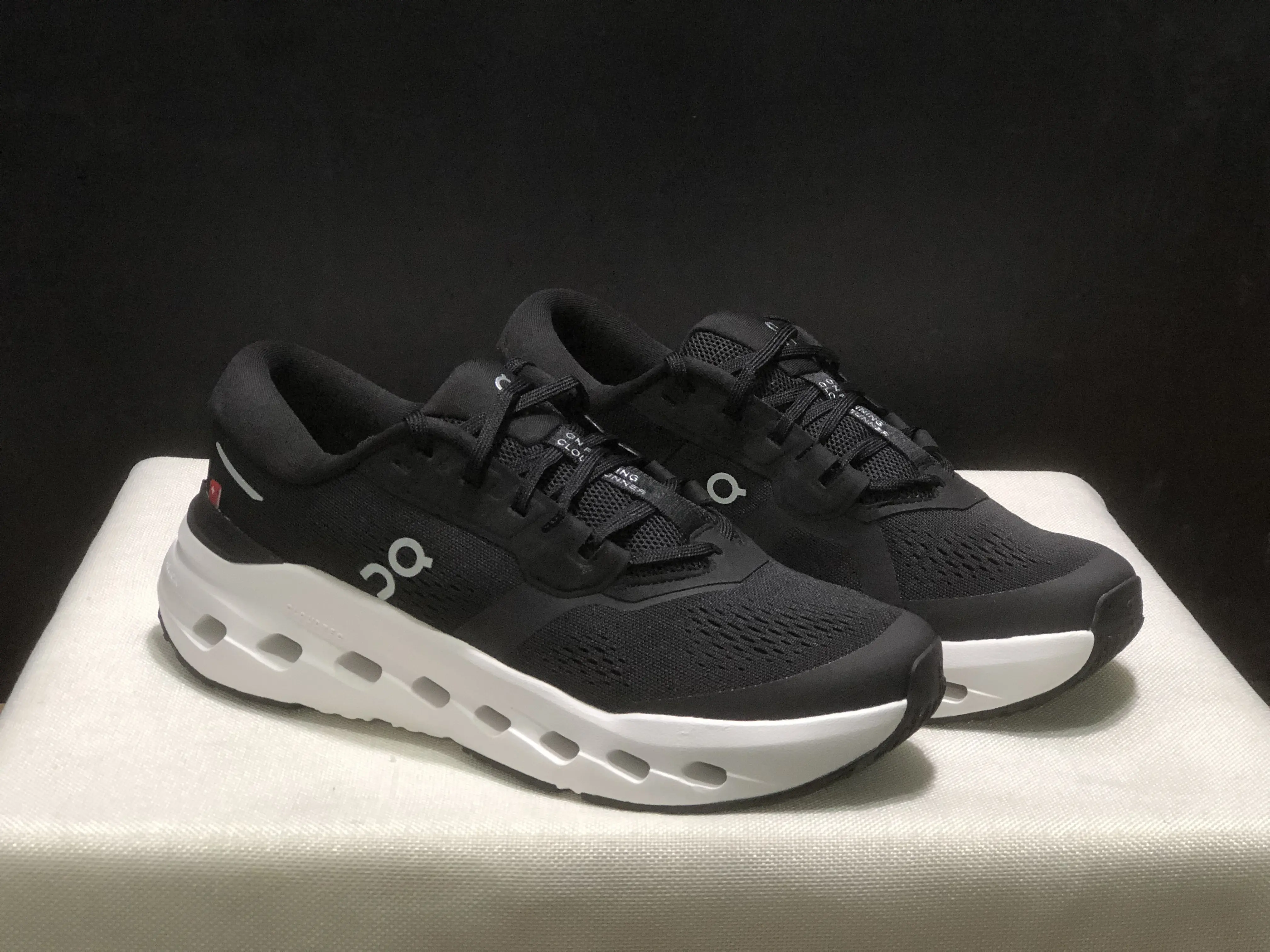 Black White Mesh Running Sneakers, Shock Absorbing Athletic Trainers, Breathable Non-slip Road Jogging Footwear