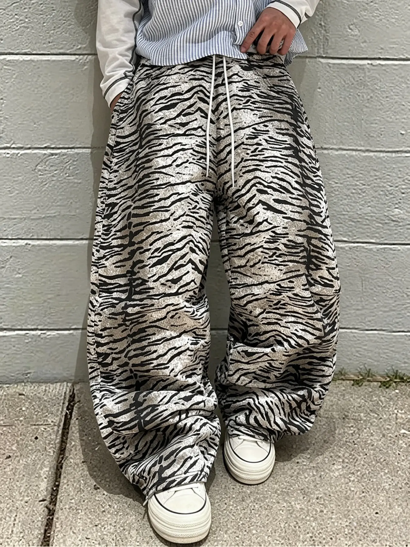 Unisex Retro Vintage Tiger Print Wide Leg Pants, Casual Wear Bottoms, Elastic Waist Drawstring, Y2K Streetwear Style, Loose Fit Casual Comfy Baggy Long Trousers for All Seasons