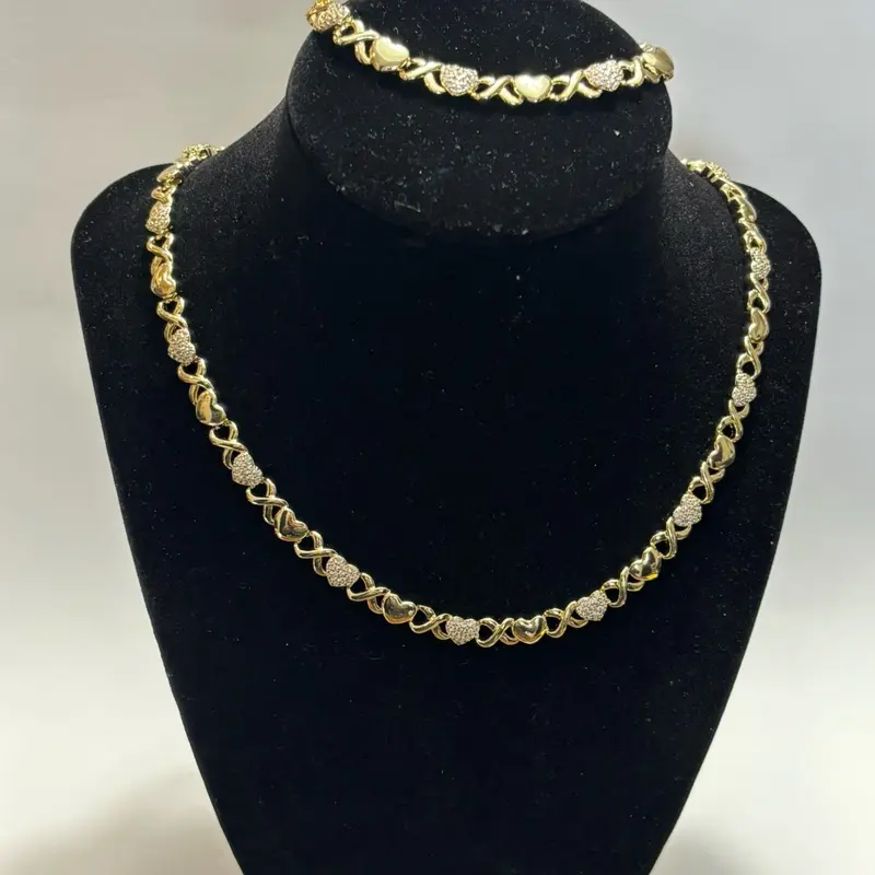 Set de gargantilla y pulsera ,con extencion filo elegante lainada en oro 14 k