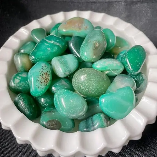 Dyed Green Agate Crystal Gemstone for Spiritual Decor