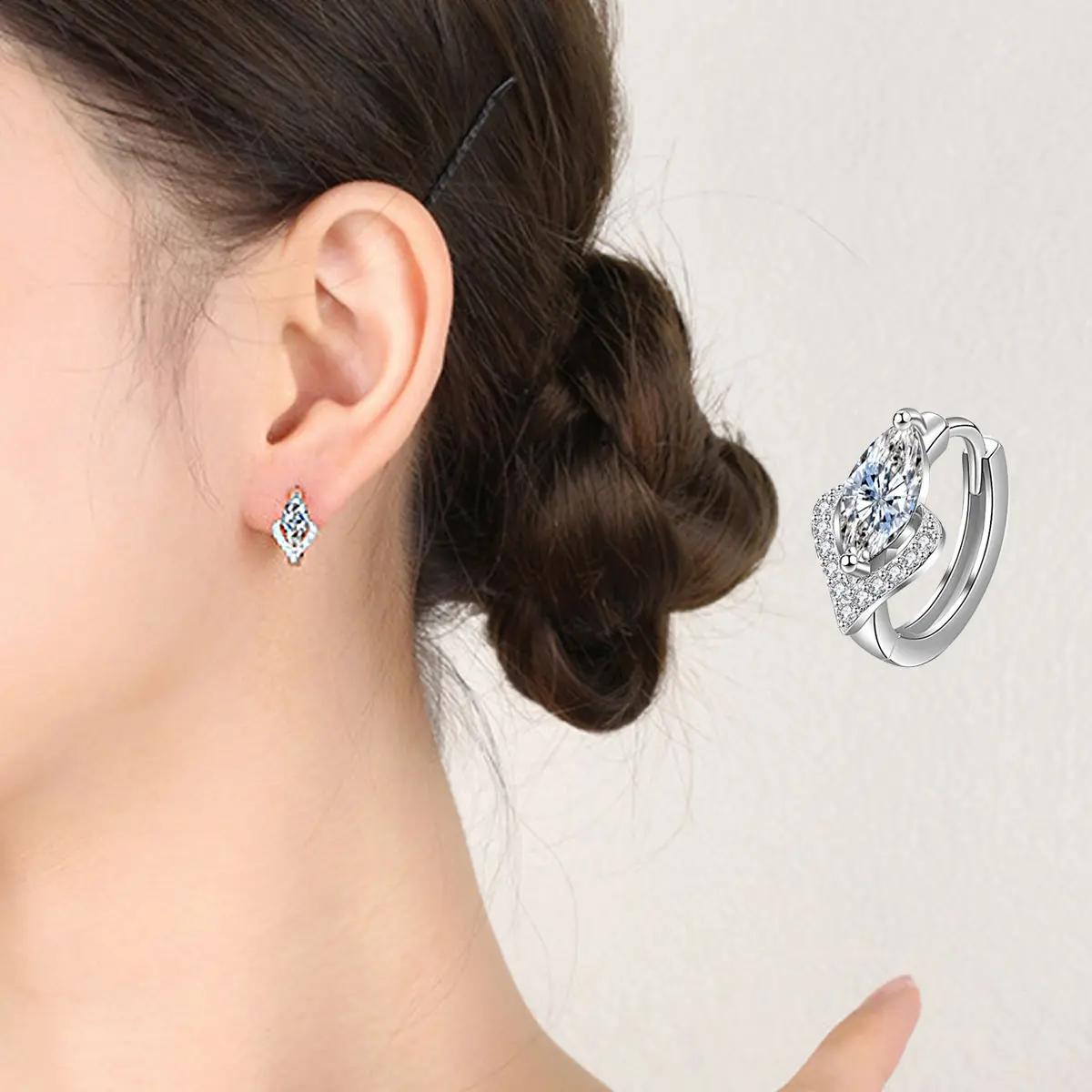 Women's Solid Copper Heart Stud Earrings - Rhinestone-Accented, Smooth Surface, Casual Daily Wear Jewelry for Date Gatherings, Exquisite Jewelry Gift (Note: Choking hazard - small parts)