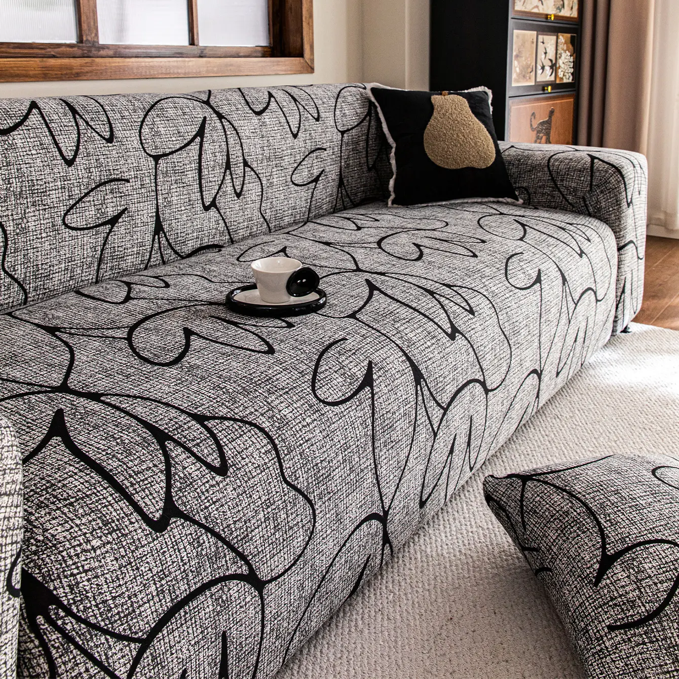 Classic Line Pattern Sofa Cover - Sofa Slipcover, Soft Texture, Machine Washable, Pet Furniture Protector, Dust-Proof & Stain-Resistant, All-Season Use, for Holiday Decoration & Daily Use, Fits 2/3/4-Seater Living Room Sofas
