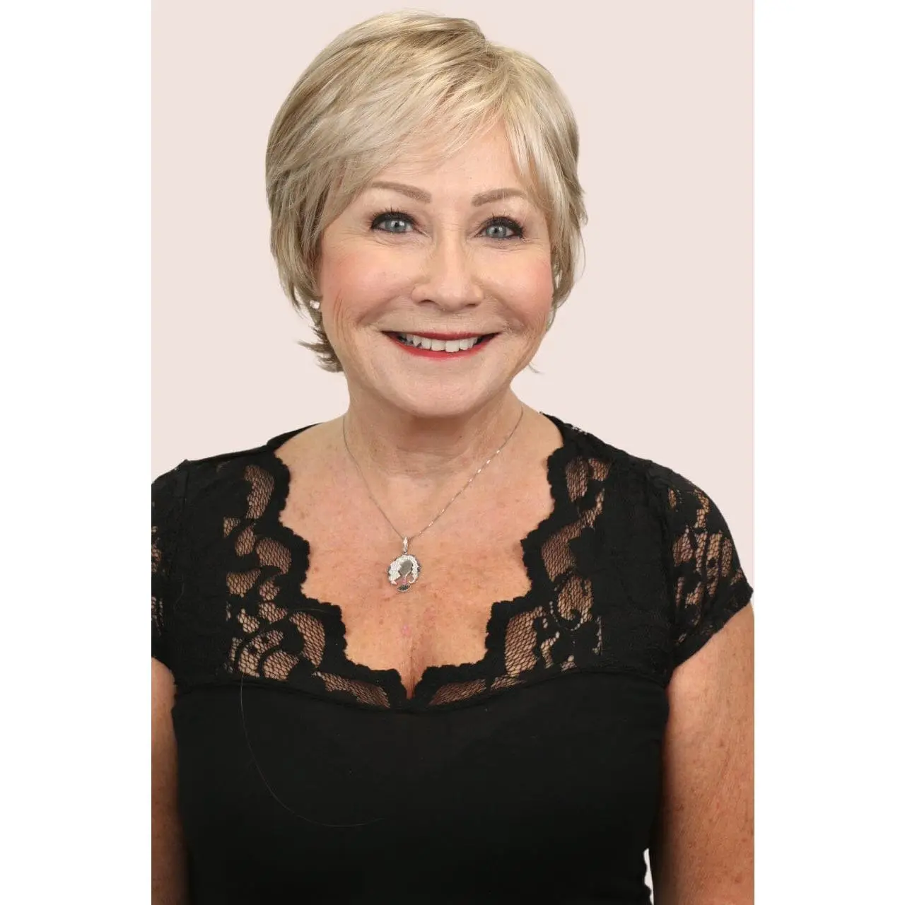 Kim Petite (short wig)