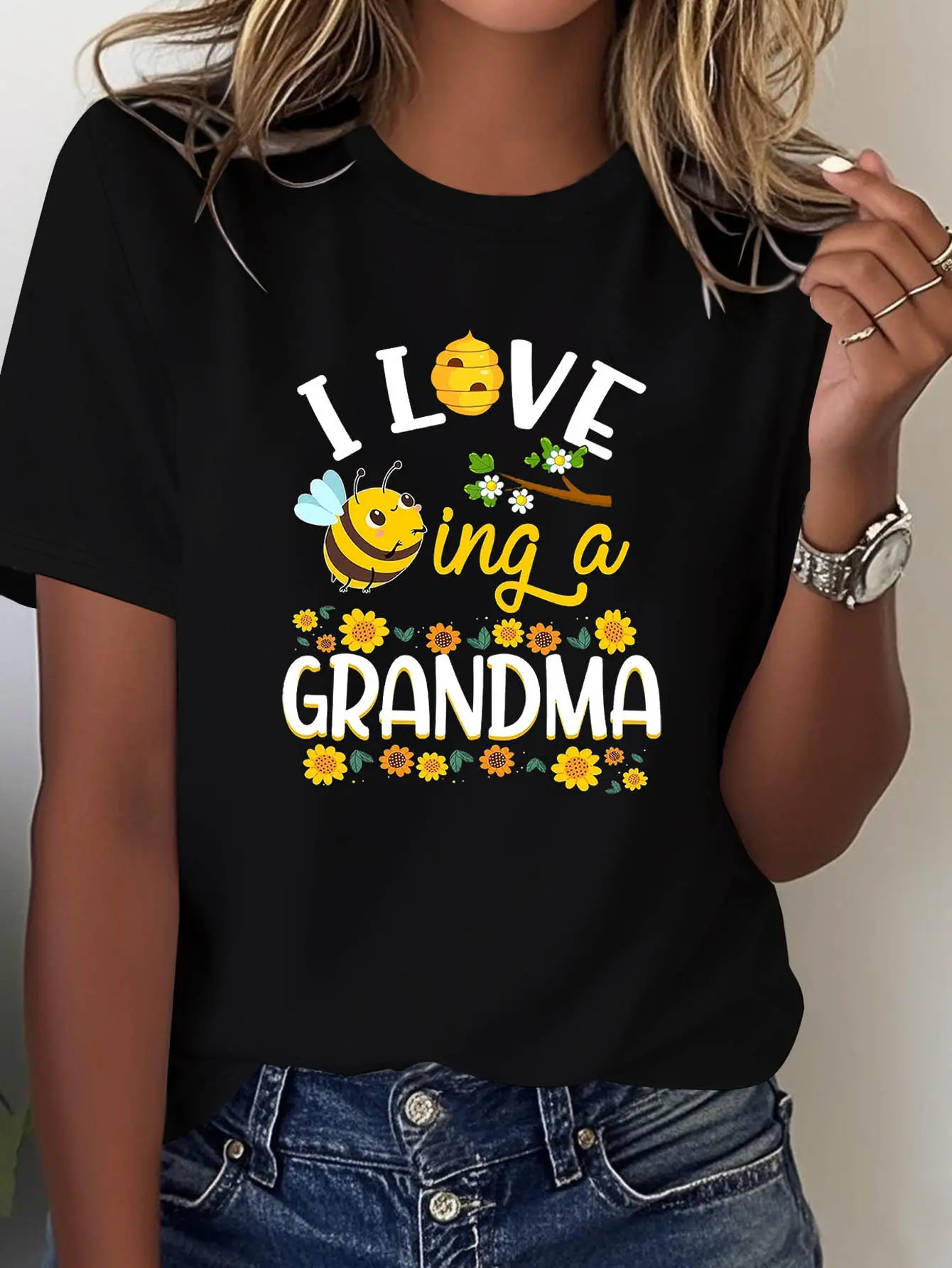 Plus Size, Women's "I LOVE Being a GRANDMA" T-Shirt with Bee & Sunflower - Casual Round Neck - Comfortable Top for Grandma Outfits, Cute Gift for Grandmothers, Machine Washable Tee