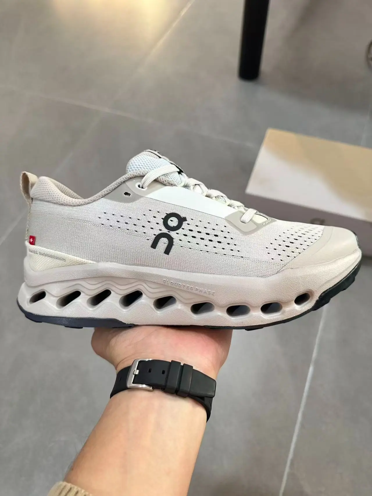 Off White Mesh Running Shoes, Lightweight Breathable Athletic Sneakers with Hollow Cushion Outsole, Shock Absorbing Sport Trainers, Unisex Fitness Daily Walking Footwear