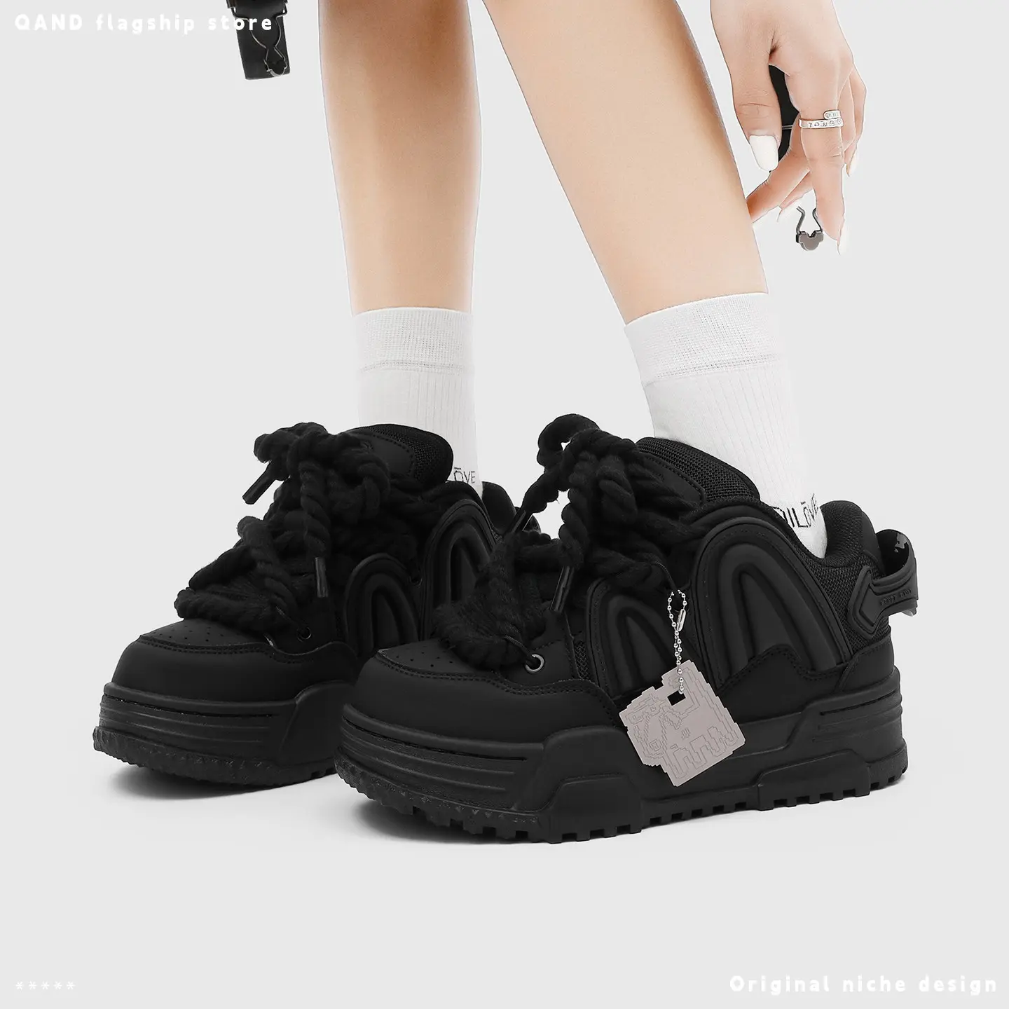 Q-AND Women's 2026 New Spring Black Chunky Sole Skateboarding Footwear - Silk Texture, Height Boost, Soft Sole, Athletic Walking Sports Shoes, Casual Skate Style Trainers, Walking Shoes, Sneaker