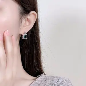 Vintage Palace Style Exaggerated Emerald Glass Earrings Fashionable Temperament Earrings 925 Sterling Silver Needle Earrings High-end Sense