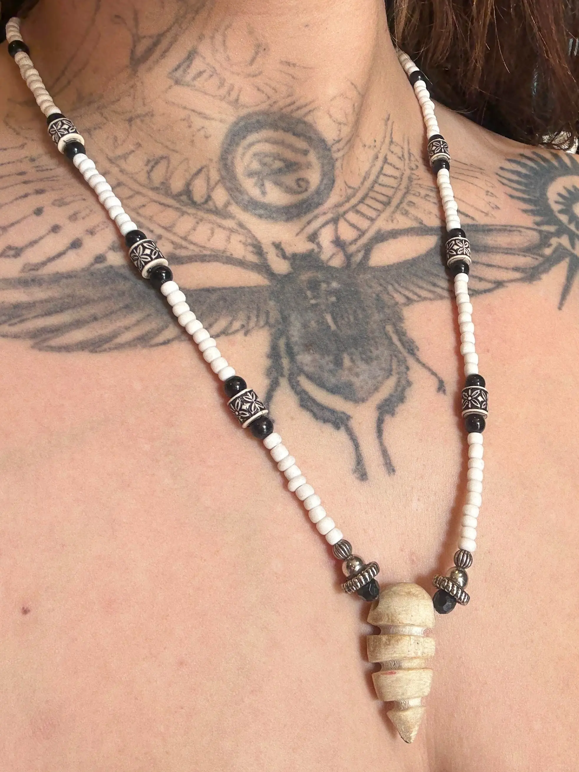 Indigenous Hand-Carved Elk Antler Guidance Necklace, Ethnic Long Beaded Design for Daily Wear
