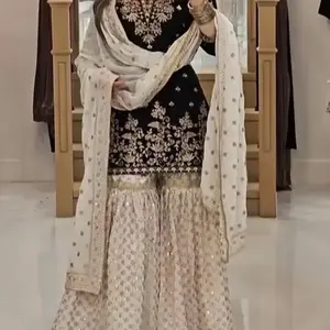 New temperament cashew print shawl for women's travel, warm and thick retro ethnic style scarf for external wear