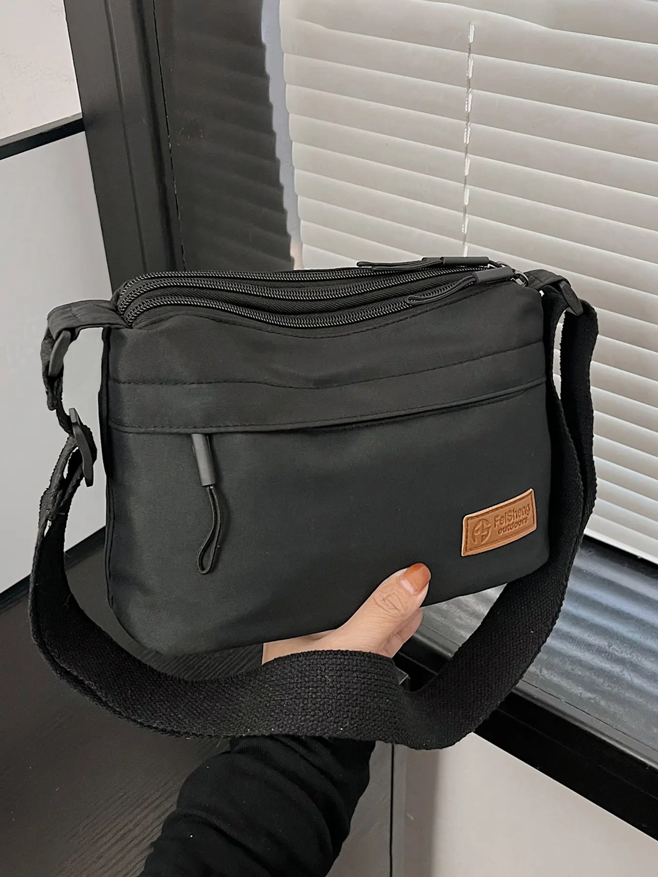 Multi-compartment casual crossbody bag, Stylish crossbody, versatile and compact, simple solid color, lightweight and portable small crossbody bag, suitable for office workers etc Crossbody Purse, Everyday Crossbody Bag