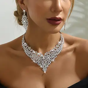 Vintage-Inspired Jewelry Set with Sparkling Rhinestone Necklace and Earrings - Alloy Crafted, Perfect for Weddings & Everyday Glamour, Ideal Valentine's Gift, Everyday Glamour Wear | Sparkling Earrings | Intricate Detailing, Vintage Jewelry