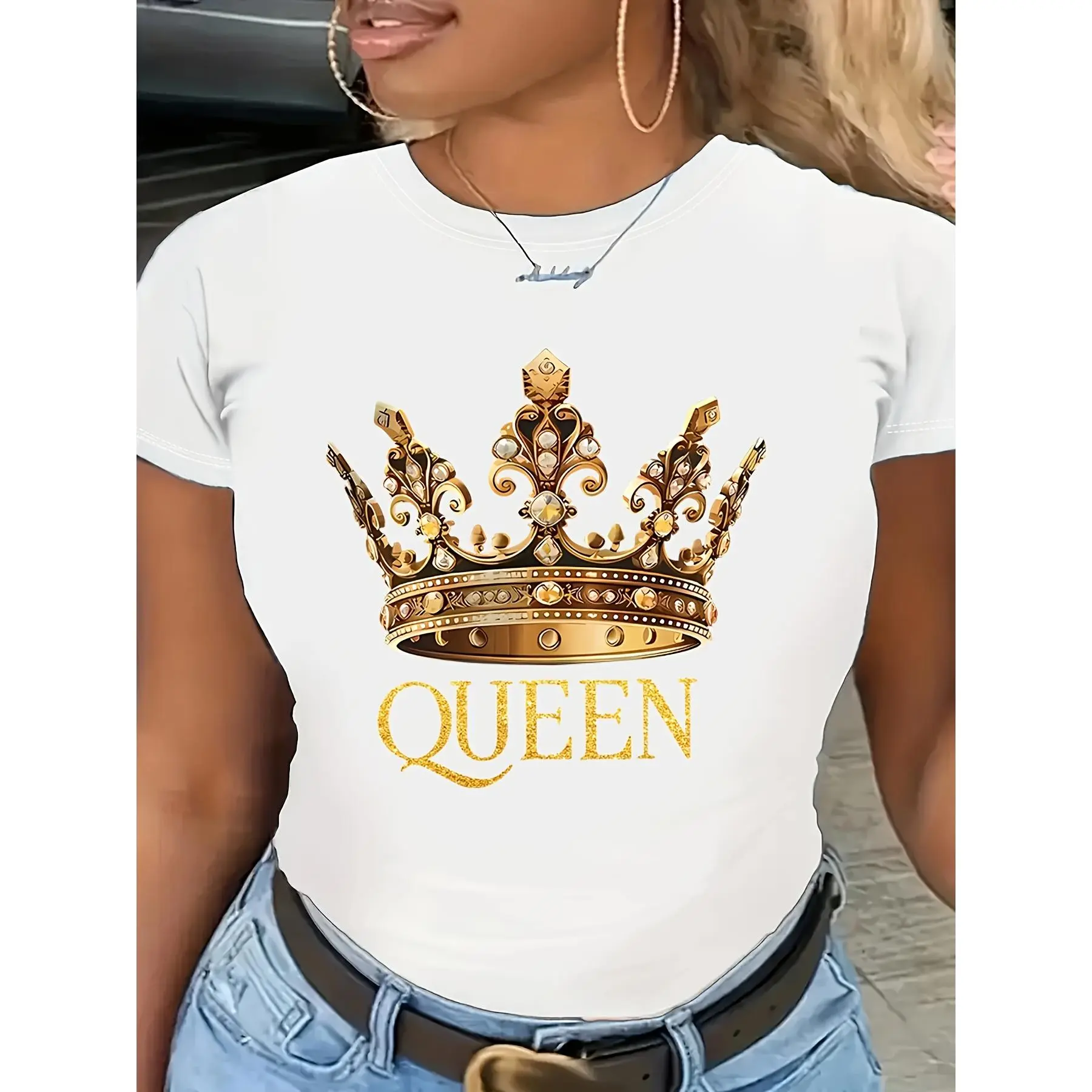 Unisex Queen Graphic T-Shirt in Soft Cotton, Comfortable Streetwear Style with a Relaxed Fit, Lightweight Shortsleeve for Everyday Wear
