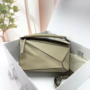 Pre-owned Loewe Leather Shoulder Bags 7.8'' R3079 Shoulder Bag C536199422 0110 T1 Qiqi