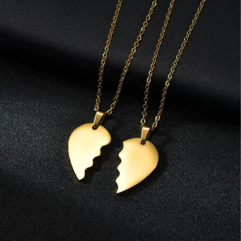 Exquisite Gold-Plated Heart Pendant Necklace for Couples, Timeless Symbol, Love, Crafted with Precision, Perfect for Valentines Day, Romance, Love, Gift, Sentimental, Relationship, Jewelry, Connection, Symbol, Anniversary, Engagement, Intimacy, Passion