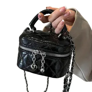 Mini Cute Women Everyday Handbag, Fashion Solid Color Embroidered Rhombic Crossbody Bag Coin Purse with Heart Decoration Y2k Shouldr Bag Woman Purse Work Bag Suitable for Holding Cards and Keys Suitable for Daily Use, Shopping and Travel