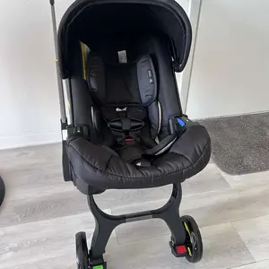 (No latch base)Baby Stroller with Free Bag, Foldable Newborn Stroller, Equipped with Five Point Seat Belt and A Chest Clip, Can be Pushed in Both Directions, with Shock-absorbing Wheels, Suitable for Traveling
