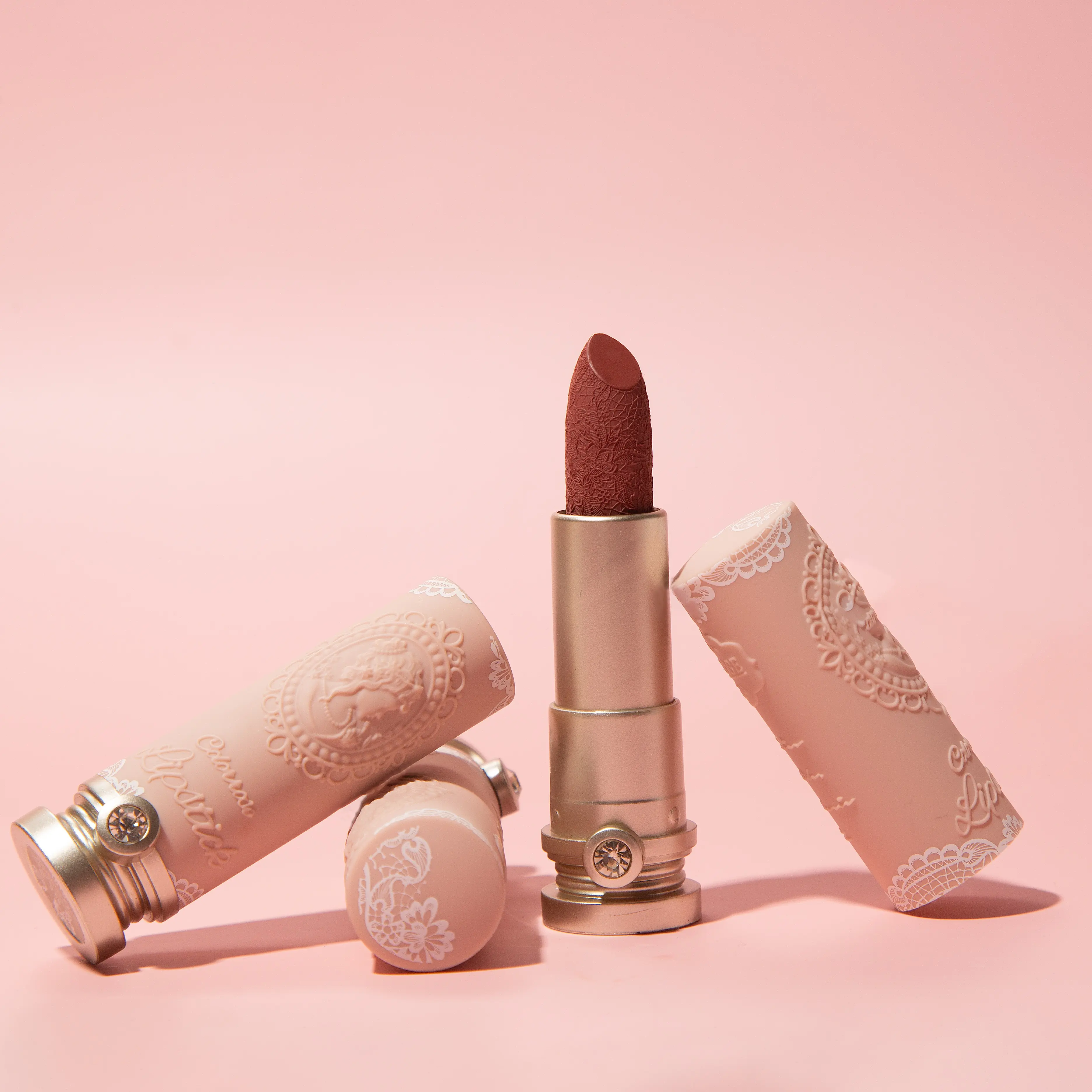 Rumilife Vintage Lace Carved Lipstick – Red Tea Bean Shade, Elegant Antique-Inspired Matte Lip Balm Makeup Cosmetic Gloss Lipgloss