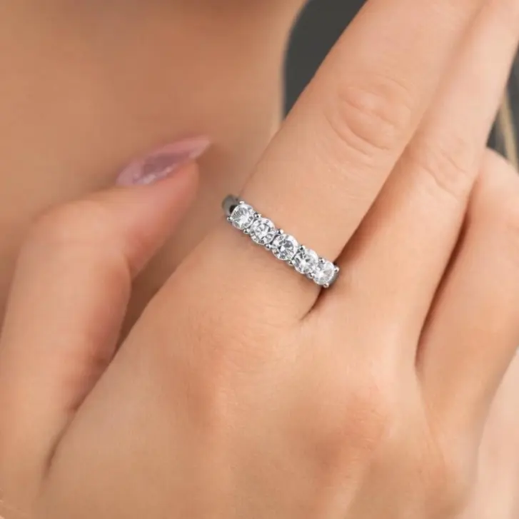 MONOOC 1.5CT 5 Stone Moissanite Ring for Women D Color VVS1 Round Cut Engagement Ring Sparkling Wedding Anniversary Birthday Jewelry Gift