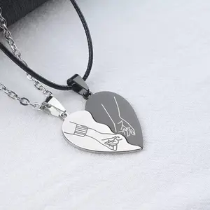 1 Set Of 2pcs Stainless Steel Laser Engraved Heart-shaped Couple Design Fashionable Couple Necklace for Men And Women