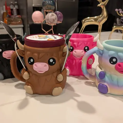 Ferdinand, the Highland Cow Ice Pint Holder