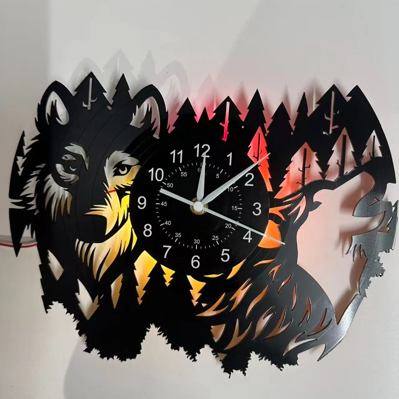 Vintage Wolf Wall Clock, LED Seven-Color Glow, Silent Battery-Powered, Retro Forest Wolf Design, Ideal for Bedroom Living Room Office Gift, LED Wall Clocks
