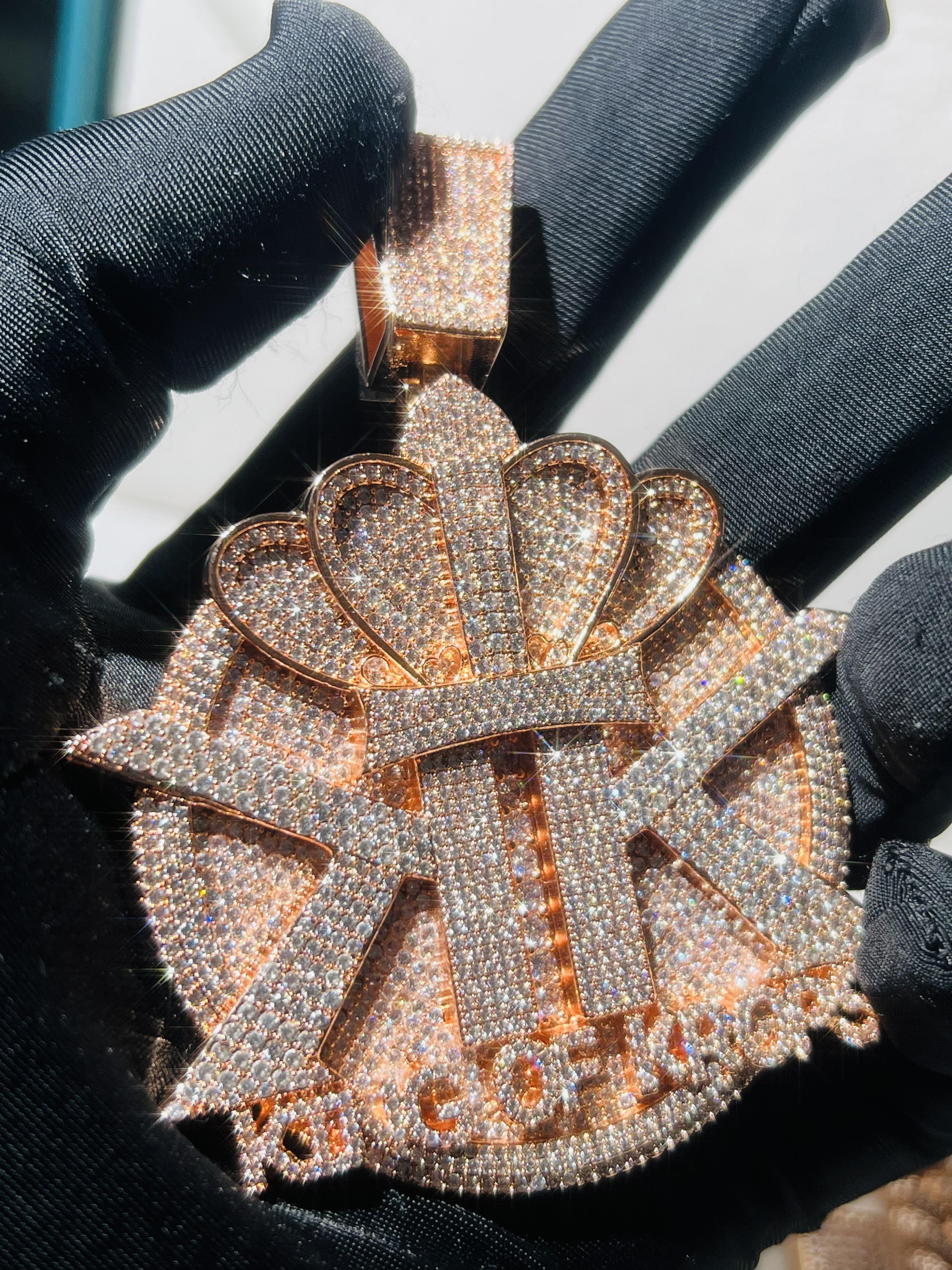 Newly designed custom KK pendant 3D crown KK custom logo iced silicone pendant, high-quality electroplated sparkling crown pendant, street hip-hop culture jewelry pendant, Valentine's Day, Father's Day, Mother's Day premium hip-hop gift ...