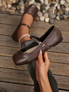 Women's vintage Mary Jane flat shoes, square-toe patent leather ballet flats, with adjustable buckle, comfortable and non-slip casual shoes, suitable for work, office, daily wear, elegant women's flats.