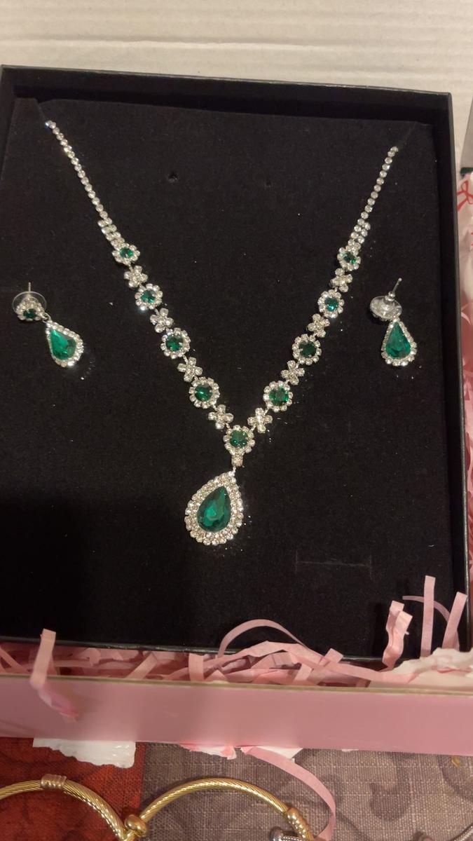 Item: without earring jewelry set, 1 Bag